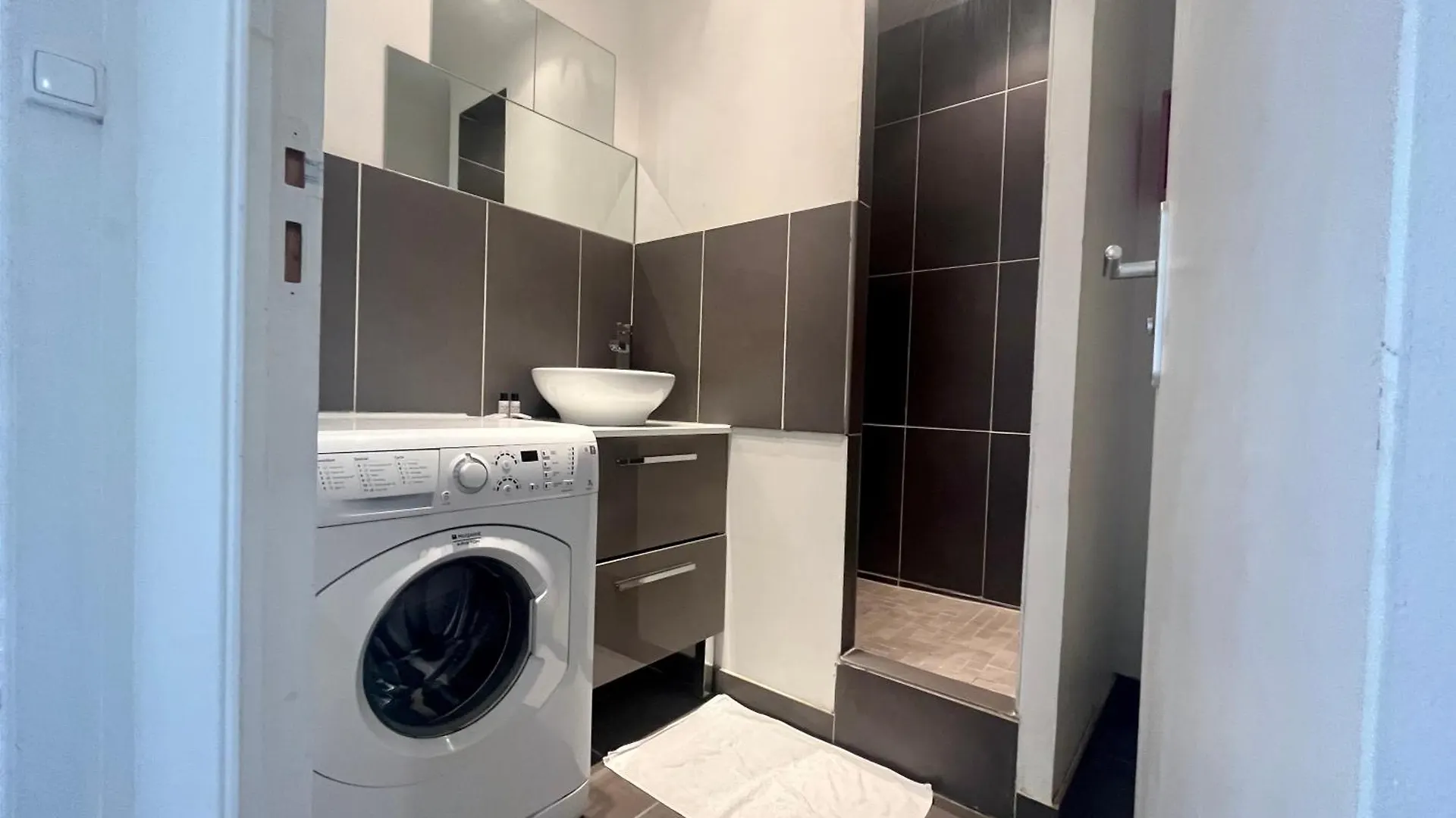 Suite Lavany Lyon 0*,  France
