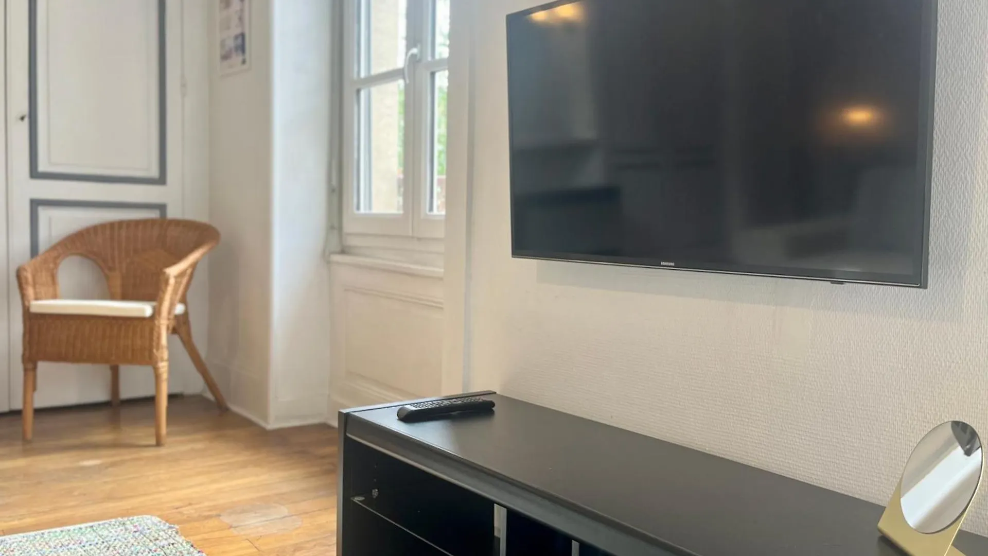 Suite Lavany Lyon Apartment